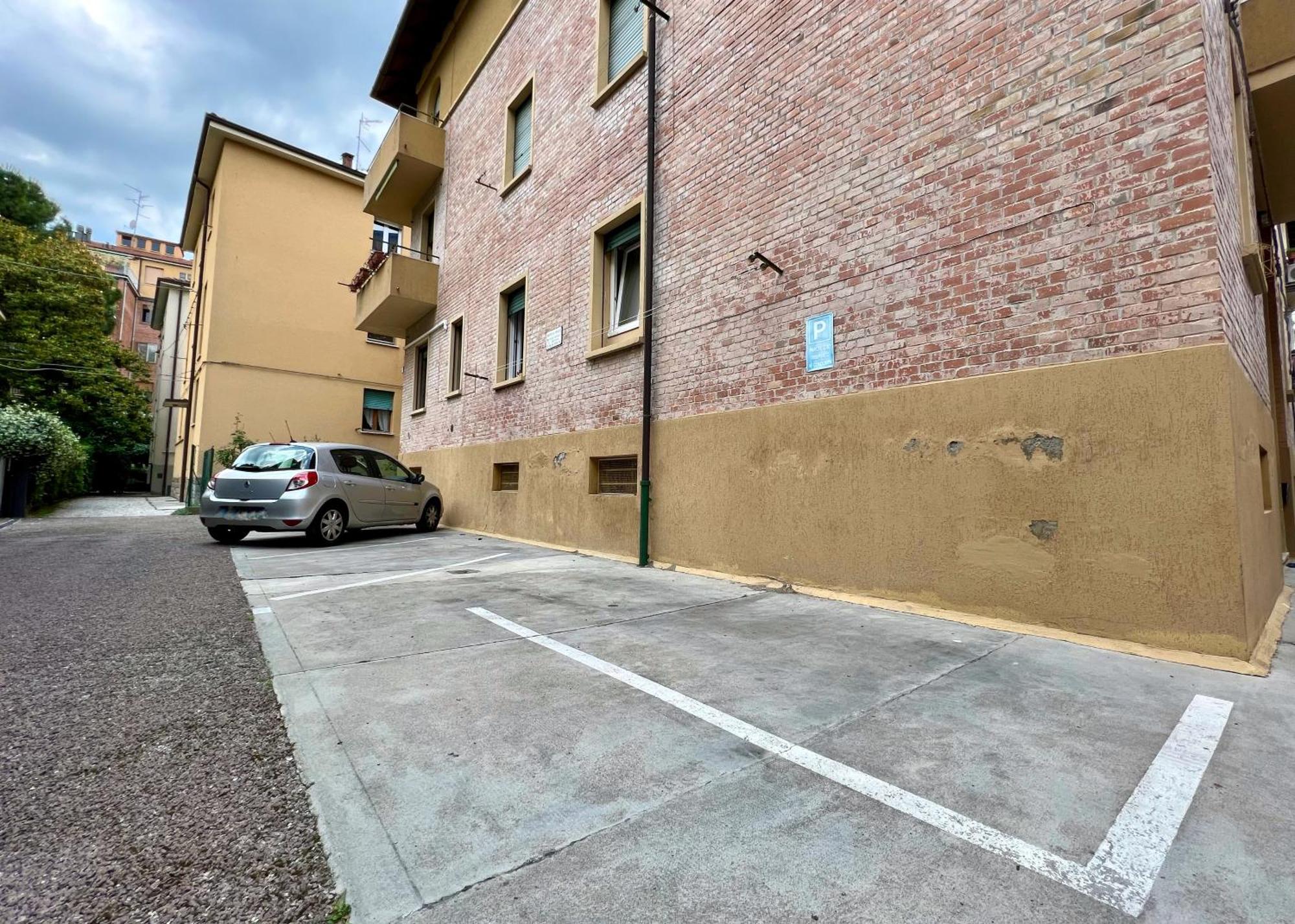 Charming Apartment Near Saragozza Болонья Экстерьер фото