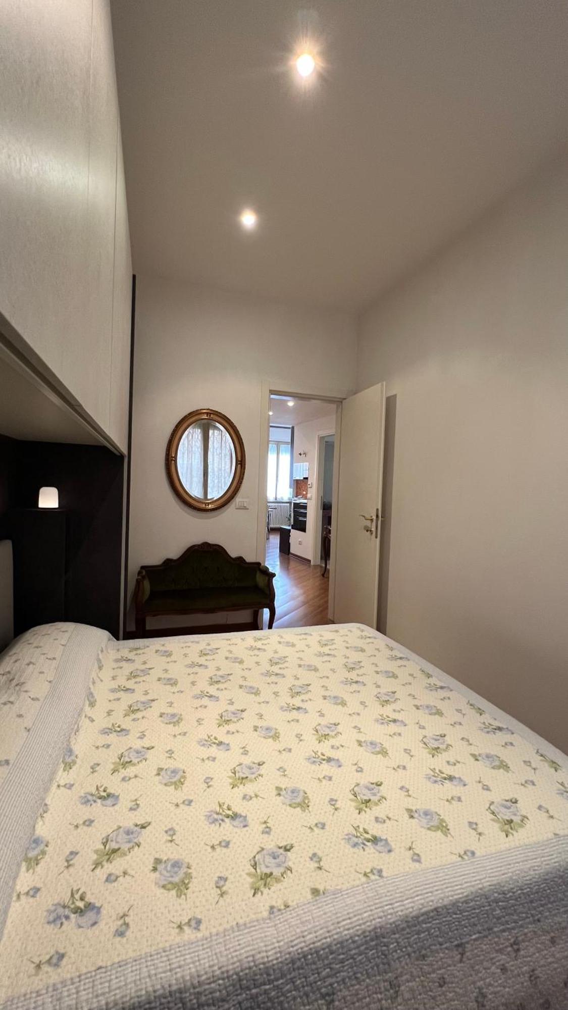 Charming Apartment Near Saragozza Болонья Экстерьер фото