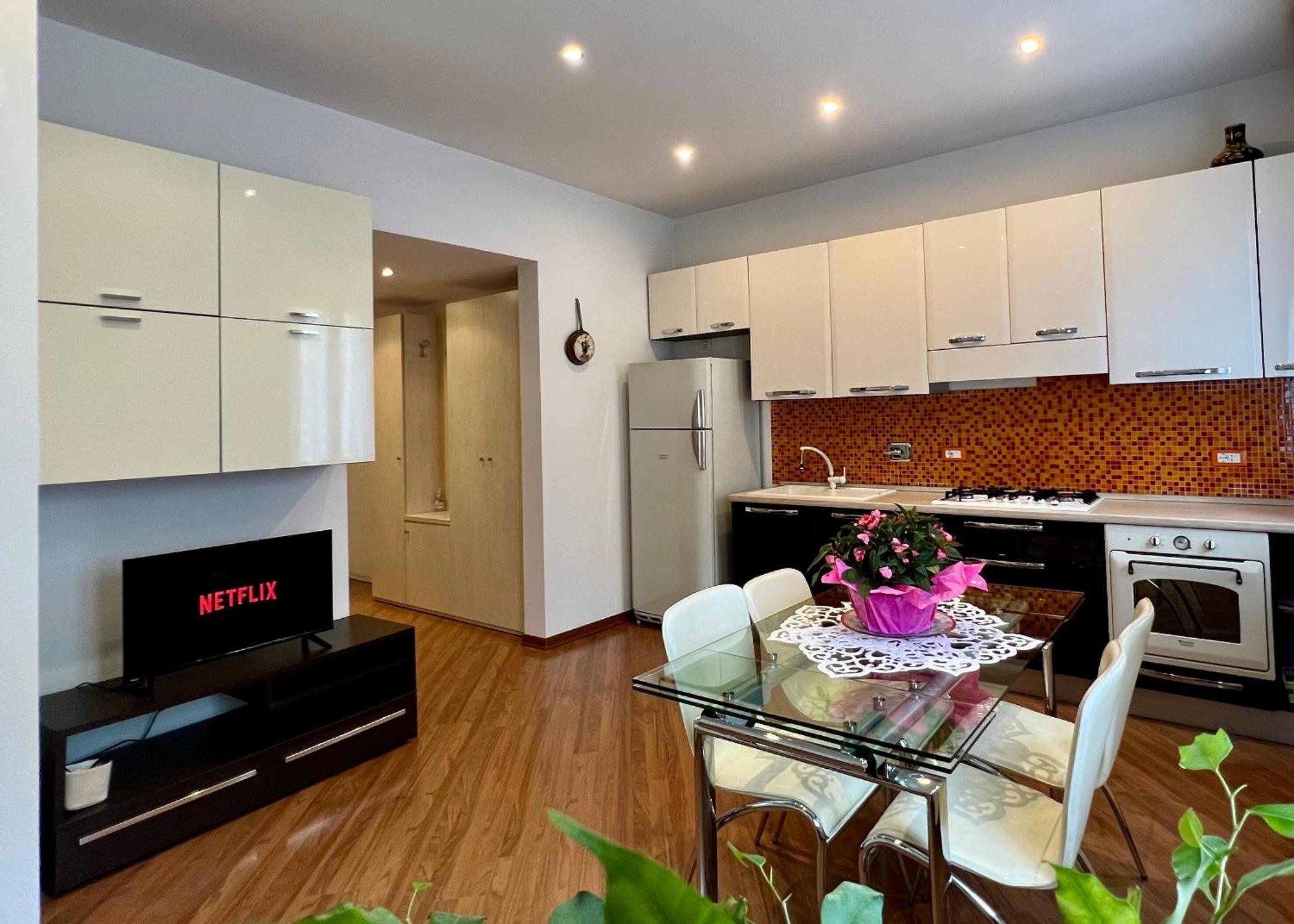 Charming Apartment Near Saragozza Болонья Экстерьер фото