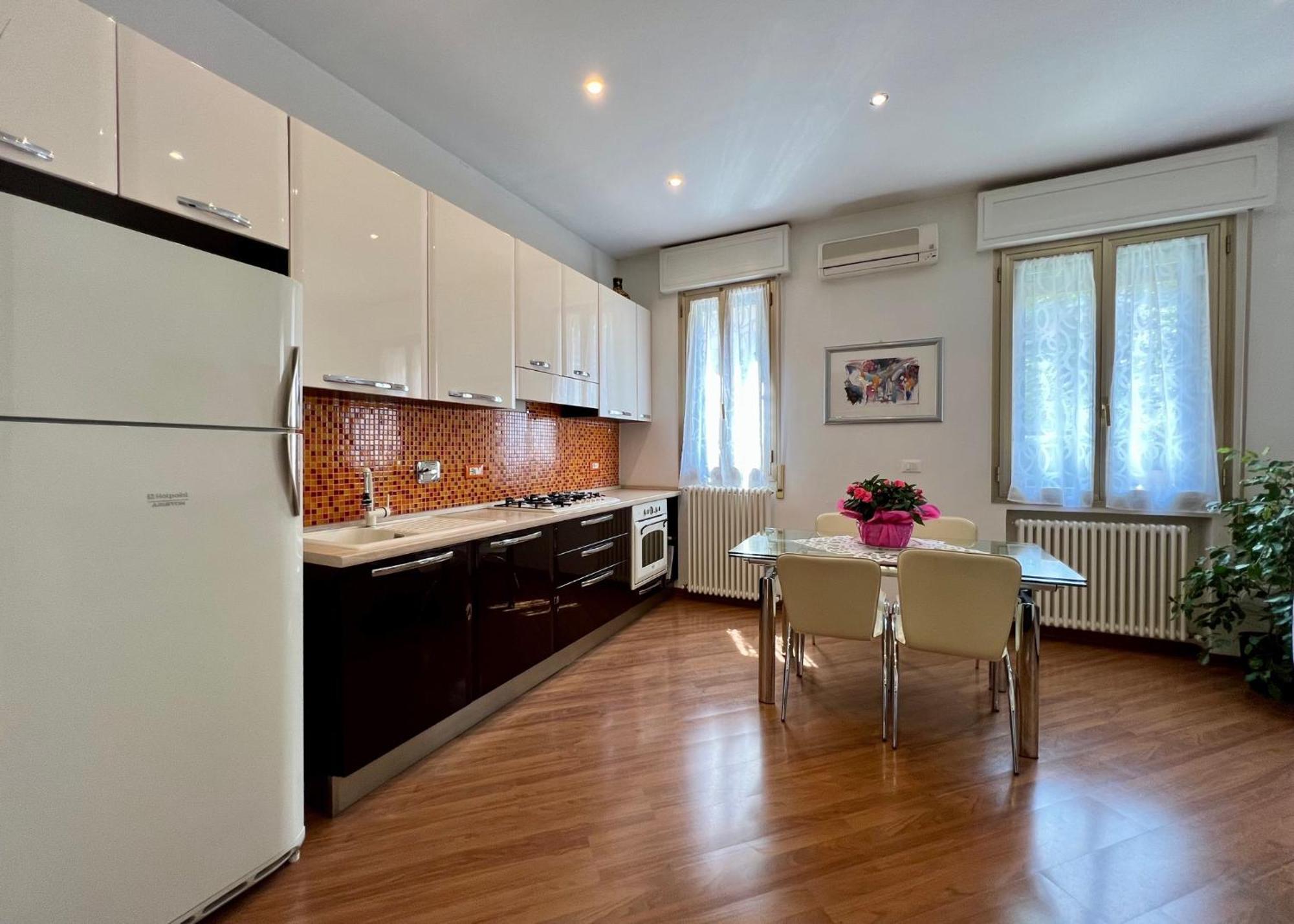 Charming Apartment Near Saragozza Болонья Экстерьер фото